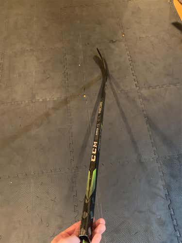 Senior Right Handed Super Tacks 2.0 Pro Stock Hockey Stick