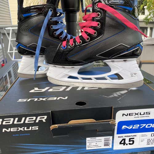 Junior Bauer Nexus N2700 Regular Width Size 4.5 Hockey Skates