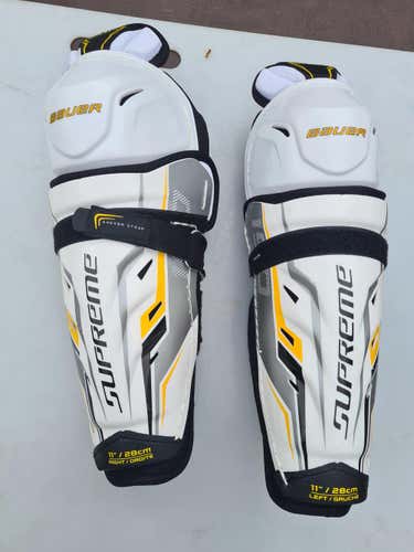 New Junior Bauer Supreme 190 Shin Pads(never used)