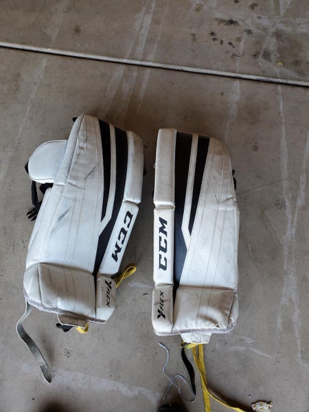 White Used Youth 24" CCM Y Flex Goalie Leg Pads
