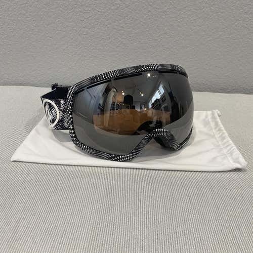 New Volcom EGG Medium Snowboard Goggles