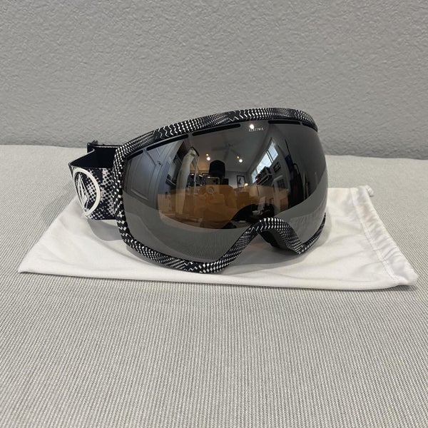 New Volcom EGG Medium Snowboard Goggles
