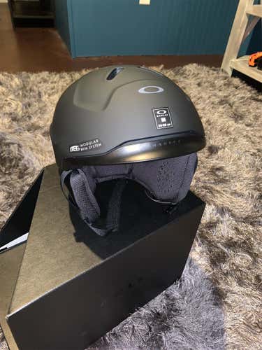 New Oakley MOD 3 Helmet - Medium