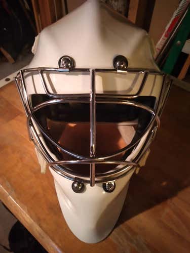 White Used Senior Wall W4 Goalie Mask
