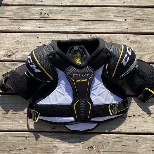 Youth Large CCM Tacks 5092 Shoulder Pads