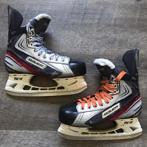 Junior Bauer Vapor X3.0 Regular Width  Size 4.5 Hockey Skates