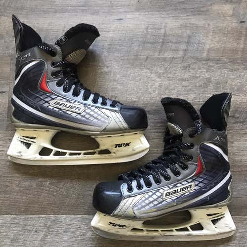Senior Bauer Vapor X15 Regular Width  Size 9 Hockey Skates