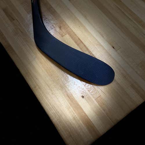 Junior Right Handed Vapor 2x Team Toe Pattern  Hockey Stick