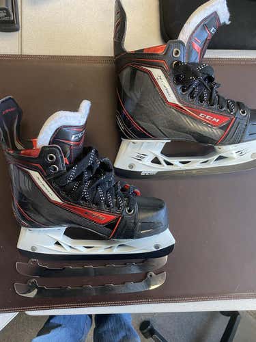 Like New Junior CCM JetSpeed Skates Size 4.5 D/R