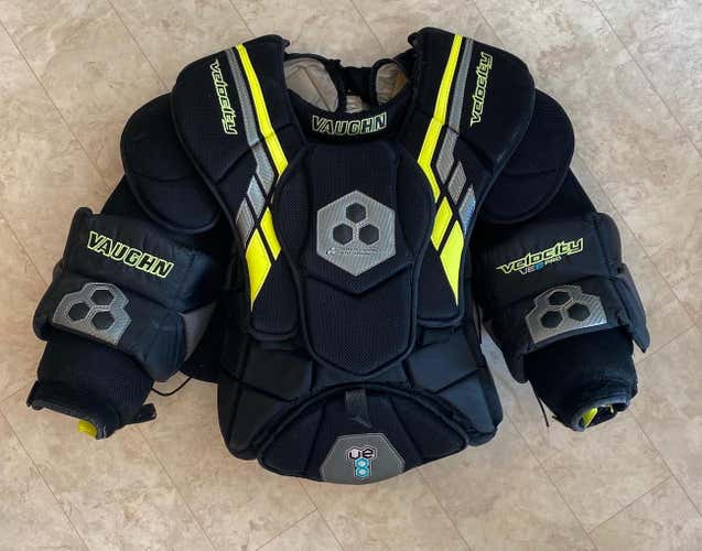 Senior Small Vaughn Velocity VE8 Pro Goalie Chest Protector