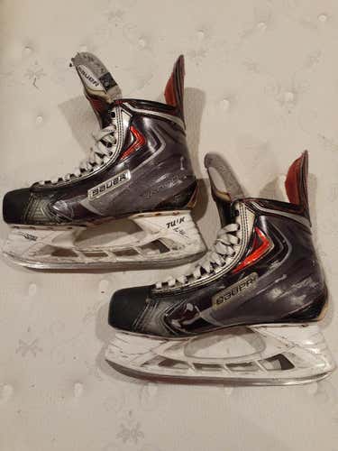Used Senior Bauer Vapor APX2 Hockey Skates Wide Width Size 9.5EE