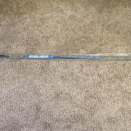 Brand New Senior RH Grip Nexus 2N Pro Pro Stock 77 Flex P28 Curve Hockey Stick