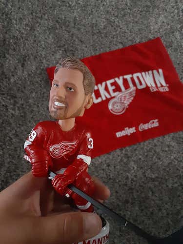 Used redwings game bobble head bundle with towel