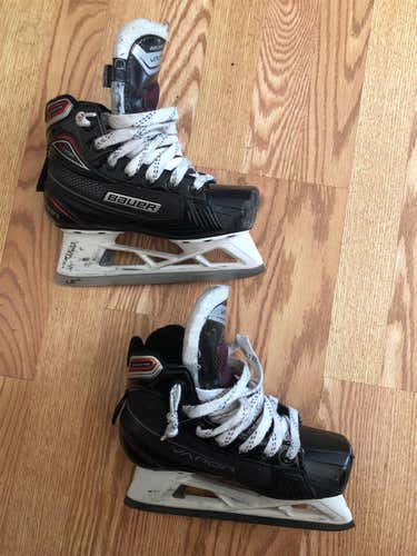 Junior Bauer Vapor x700 Regular Width Size 1.5 Goalie Skates