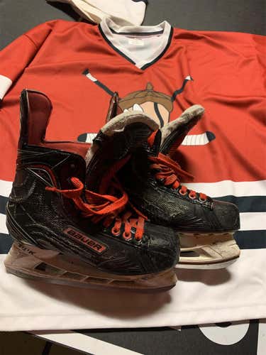Senior Bauer Vapor X700 Regular Width  Size 7.5 Hockey Skates