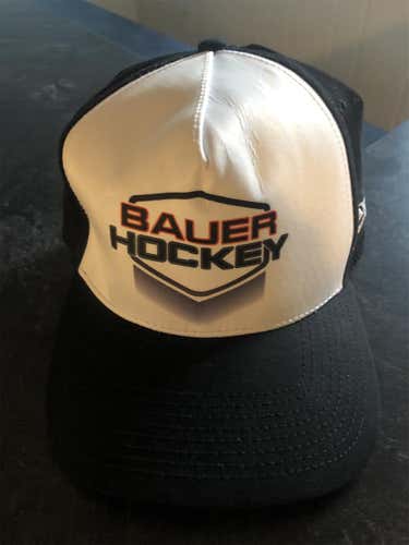 Black Adult Medium/Large Bauer Hat