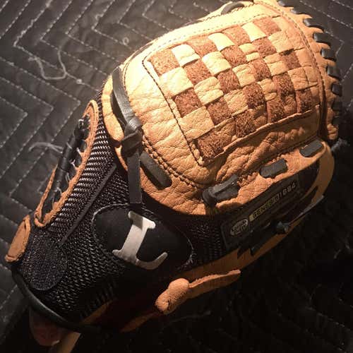 Like NEW Louisville Slugger Brown/Black Kid Pitch (9YO-13YO) Genesis 1884 11" Baseball Glove