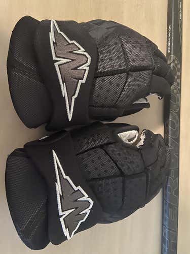 Black Used Senior Mission Inhaler Gloves 14"