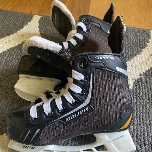 Youth Bauer Supreme One.4 Regular Width  Size 12 Hockey Skates