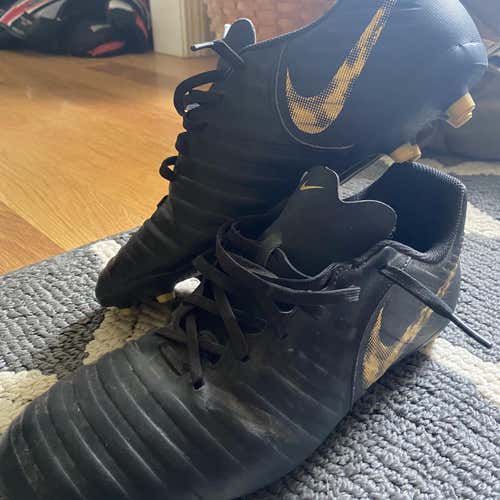 Black Men's Molded Cleats Nike Tiempo Legend 7 Cleats