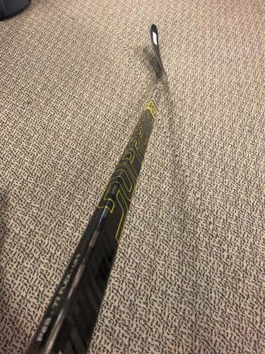 Senior Left Hand Supreme 2S Pro P28 Pattern Hockey Stick