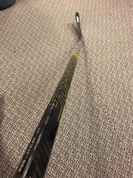 Senior Left Hand Supreme 2S Pro P28 Pattern  Hockey Stick