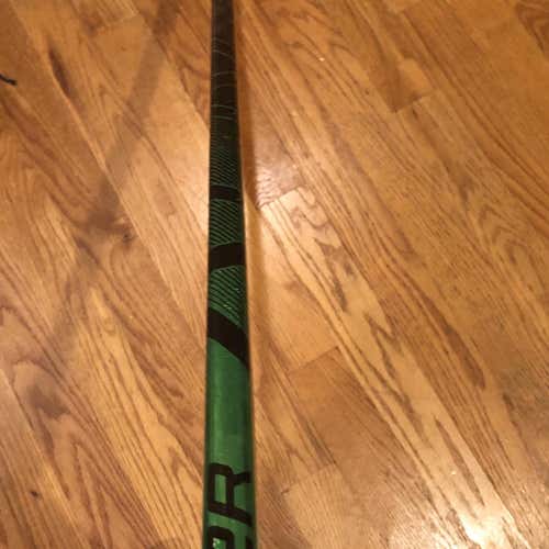 Intermediate Right Handed Vapor ADV Toe Pattern Hockey Stick
