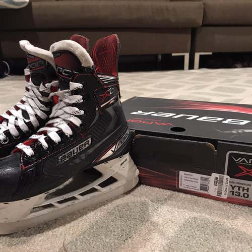 Youth Bauer Vapor X2.7 Regular Width  Size 13 Hockey Skates