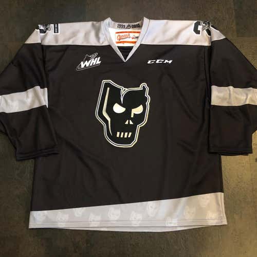 CCM WHL Calgary Hitmen 25th Anniversary Alternate Jersey XL Catstitch