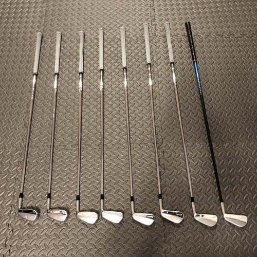 Men's Right Handed VR Forged Tiger Woods Regular Flex Graphite/Steel Shaft Iron Set