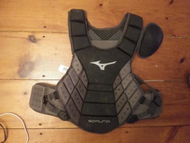 Mizuno Samurai 16" Pro Catcher's Chest Protector