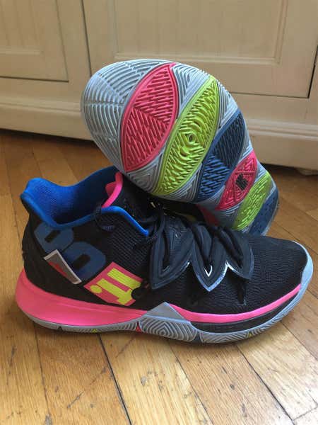 Men's Nike Kyrie Black Pink Blue Green Size 10 Shoes