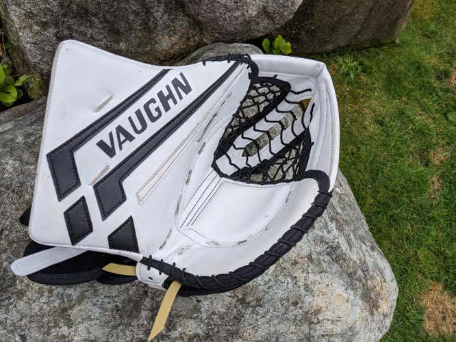 White Used Senior Vaughn Regular VE8 Pro Carbon