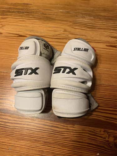 Used Medium STX Stallion 500 Arm Pads