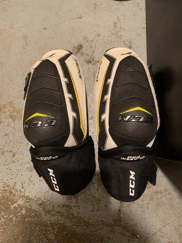 Senior Medium CCM  Elbow Pads Tacks Classic Pro