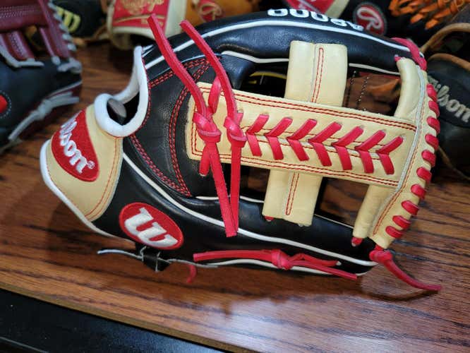 New Wilson A2000 Baseball Glove 11.75"