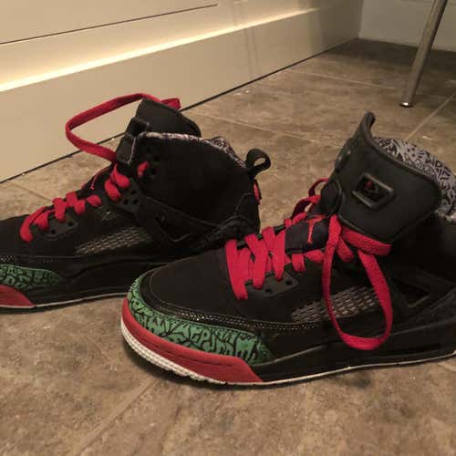 Youth Size 6.0 (Women's 7.0) Air Jordan Shoes