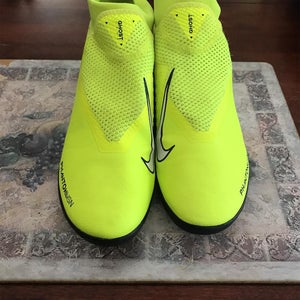 Nike Phantom Vision Academy Indoor Soccer Shoes