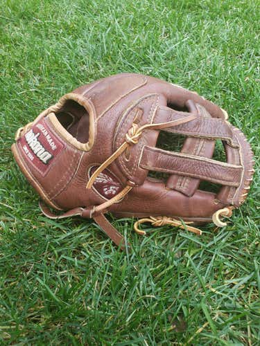 Used Nokona Right Hand Throw WB1175 Baseball Glove 11.75"