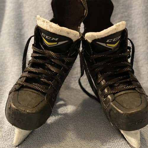 Youth CCM Tacks Size 1 Hockey Skates
