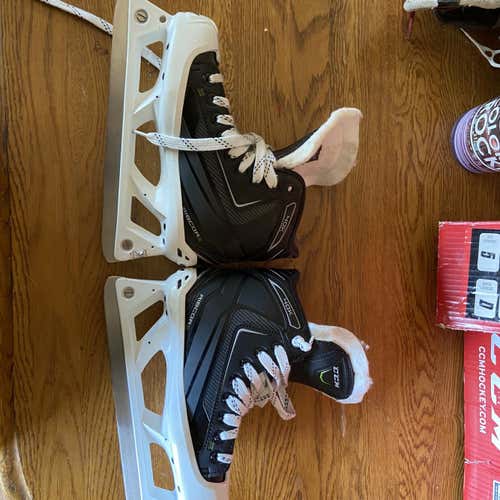 Junior CCM Regular Width Size 2 Goalie Skates