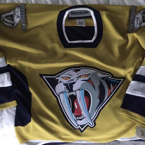 Nashville Predators mustard jersey Medium