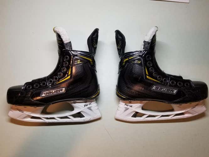 Bauer Supreme 2S Skates Size 3.5D – NO STEEL INCLUDED