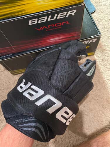 Black Senior Bauer Vapor Velocity X-Lite 15"  Gloves