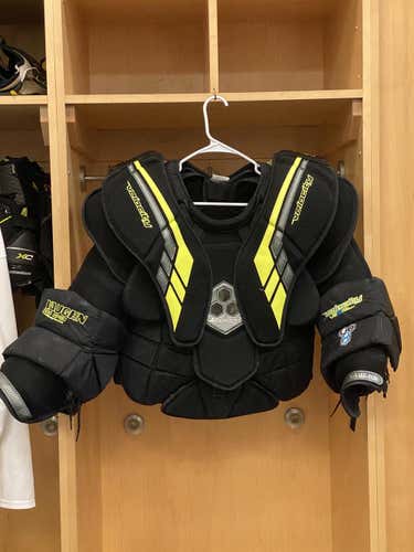 Used Senior Small Vaughn Velocity VE8 Pro Carbon Goalie Chest Protector