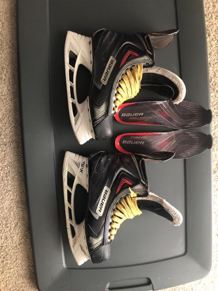 Senior Bauer Vapor APX2 Regular Width Pro Stock Size 7.5 Hockey Skates