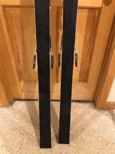 2017 Atomic SG Skis (186 cm, 30-m radius) With Atominc Bindings (Max Din 12)