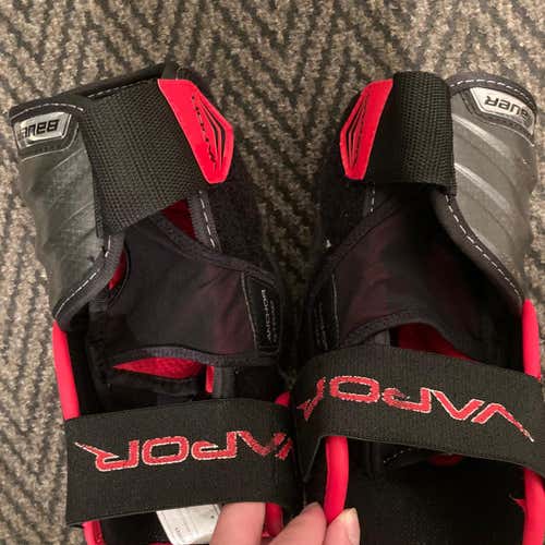 Used Senior Medium Bauer Vapor 1X Lite Elbow Pads