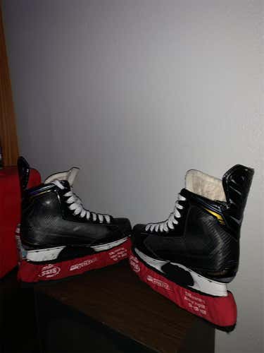 Senior Bauer Supreme S27 Regular Width  Size 8.5 Hockey Skates