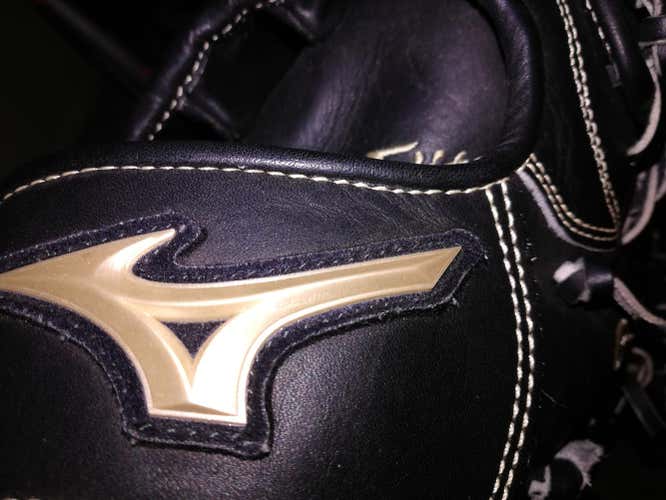 Black UsedMizuno RHT Outfield Global Elite 12.75"